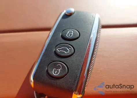 2016 Bentley Flying Spur V8 z USA, uszkodzony, nr VIN SCBET9ZA7GC051049